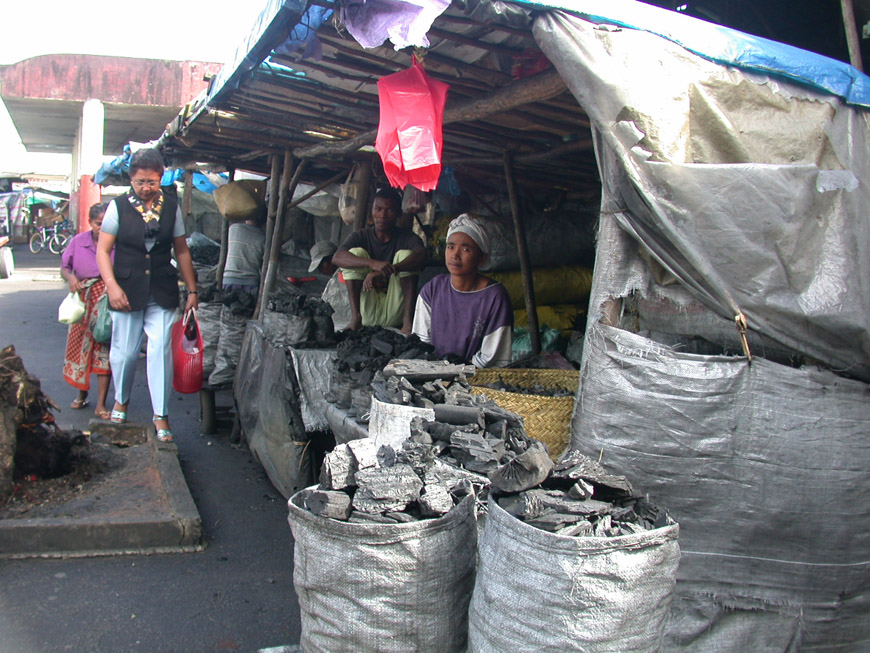 Au marché de Tamatave Au marché de Tamatave