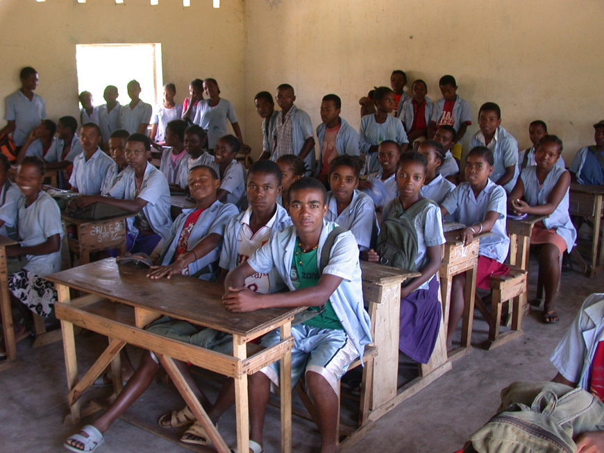 Une classe du CEG à Mahambo Une classe du CEG à Mahambo