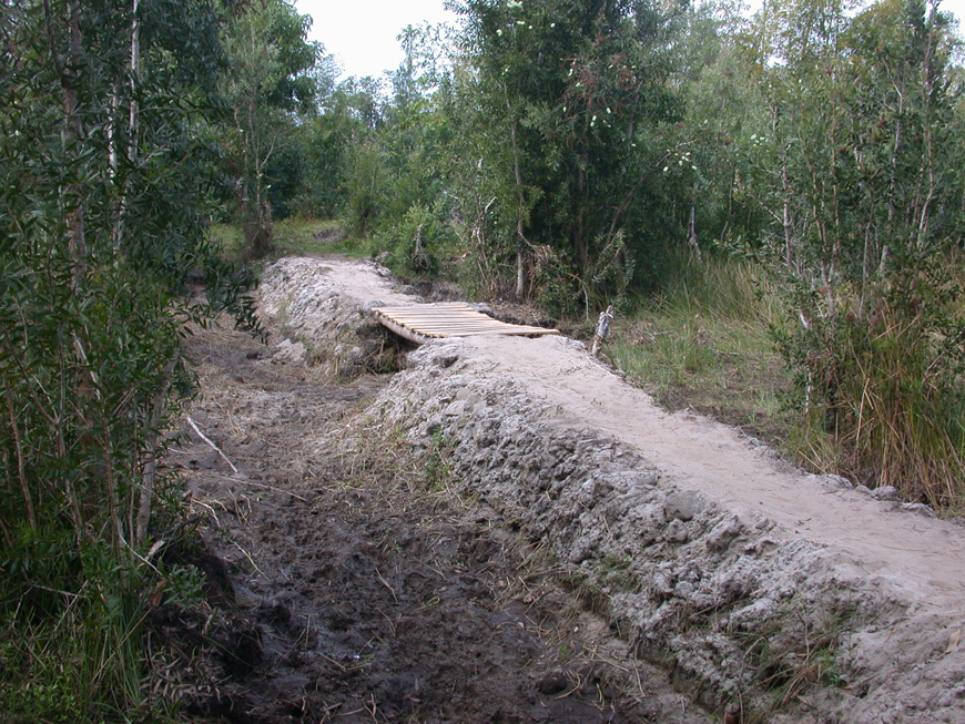 Un pont pour aller du CEG à Mitsinjo, à pied sec ! Un pont pour aller du CEG à Mitsinjo, à pied sec