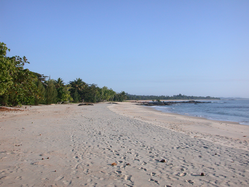 La plage est splendide, même si la mer est fraîche...